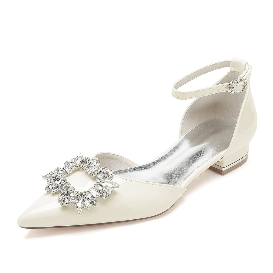 Damen-Hochzeitsschuhe mit Knöchelriemen aus Lackleder mit Spiegelfinish und Strasssteinen, geschlossene Zehenpartie, flacher Absatz
