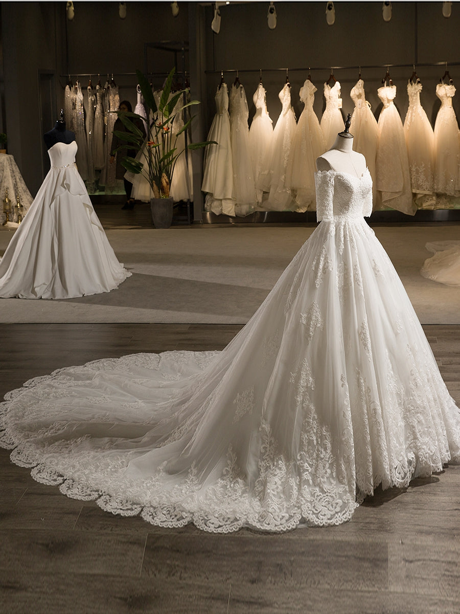 Schulterfreies Brautkleider in Duchesse-Linie mit Halbärmeligen Tüllapplikationen Und Spitze In Hofschleppe