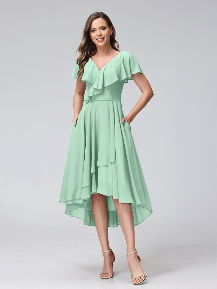 A-Linie V-Ausschnitt Kurze Ärmel Asymmetrisches Brautjungfernkleid aus Chiffon mit Taschen
