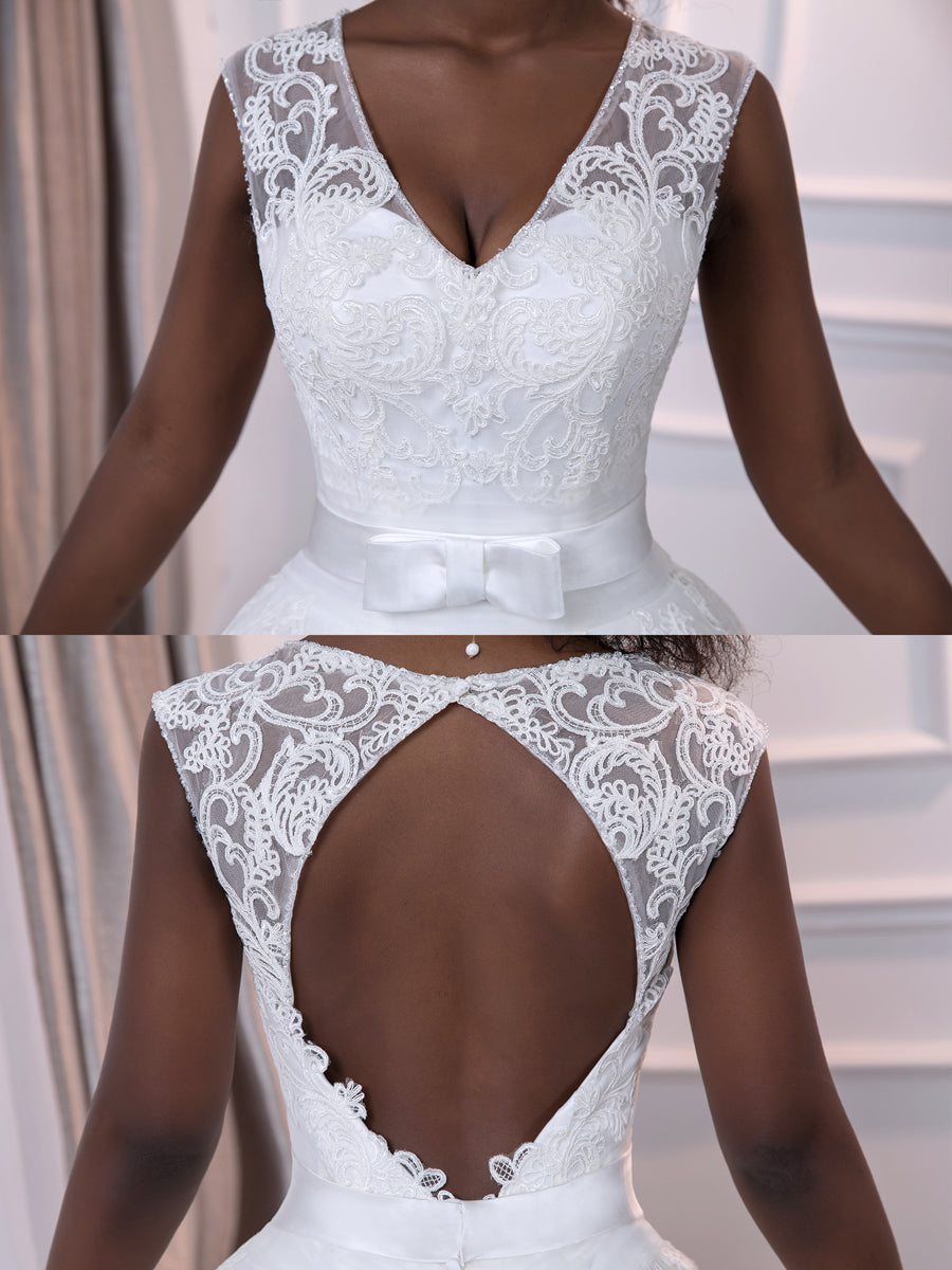 Brautkleider in Duchesse-Linie aus Ärmellosem Tüll mit V-Ausschnitt Gürtel Und Applikationen