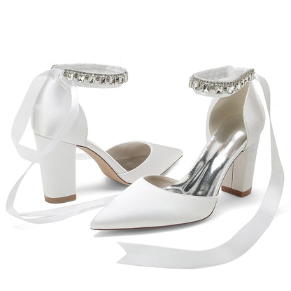 Damen Abendschuhe aus Seidensatin mit Knöchelriemen, Schnürung, geschlossener Spitze und klobigem Absatz