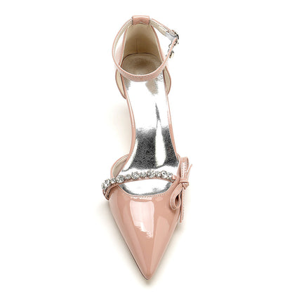 Abendschuhe aus Lackleder mit Spiegelfinish und Knöchelriemen, Schleife und Strasssteinen, geschlossene Zehenpartie, Stilettoabsatz für Damen