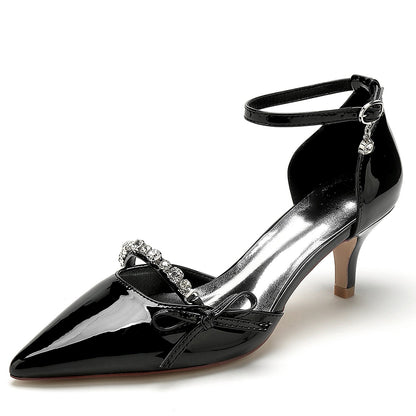 Abendschuhe aus Lackleder mit Spiegelfinish und Knöchelriemen, Schleife und Strasssteinen, geschlossene Zehenpartie, Stilettoabsatz für Damen