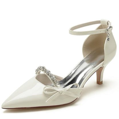 Abendschuhe aus Lackleder mit Spiegelfinish und Knöchelriemen, Schleife und Strasssteinen, geschlossene Zehenpartie, Stilettoabsatz für Damen