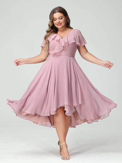 A-Linie/Prinzessin V-Ausschnitt Kurze Ärmel Chiffon Rüschen Hoch-Tief Übergröße Brautjungfernkleider mit Taschen