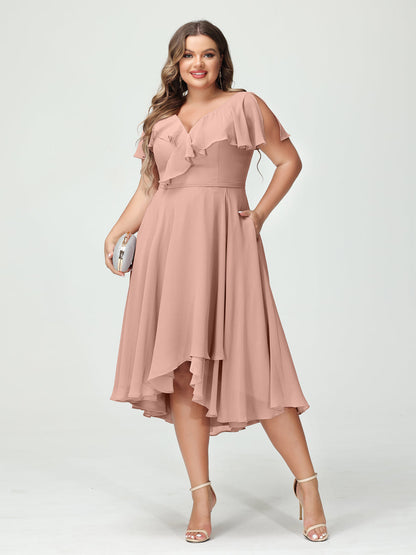 A-Linie/Prinzessin V-Ausschnitt Kurze Ärmel Chiffon Rüschen Hoch-Tief Übergröße Brautjungfernkleider mit Taschen