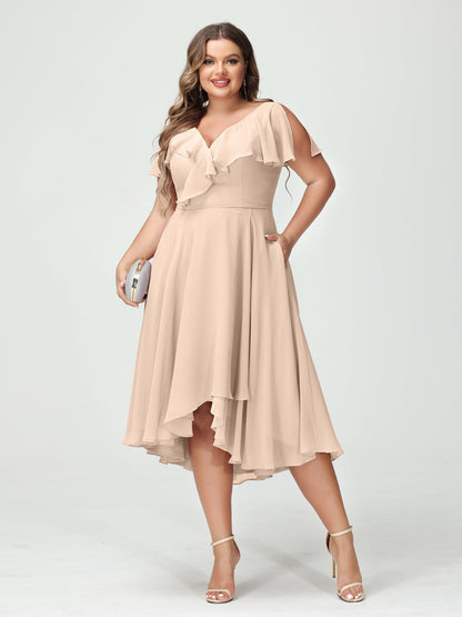 A-Linie/Prinzessin V-Ausschnitt Kurze Ärmel Chiffon Rüschen Hoch-Tief Übergröße Brautjungfernkleider mit Taschen
