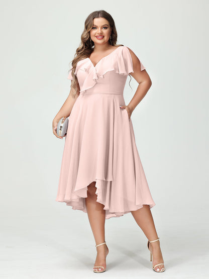 A-Linie/Prinzessin V-Ausschnitt Kurze Ärmel Chiffon Rüschen Hoch-Tief Übergröße Brautjungfernkleider mit Taschen