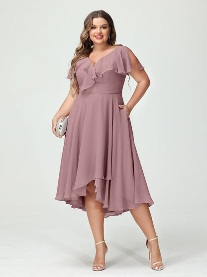A-Linie/Prinzessin V-Ausschnitt Kurze Ärmel Chiffon Rüschen Hoch-Tief Übergröße Brautjungfernkleider mit Taschen