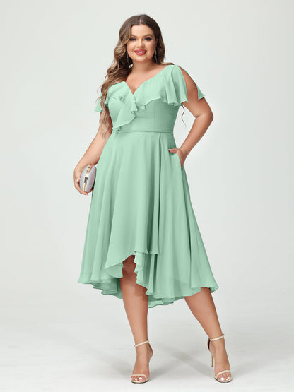 A-Linie/Prinzessin V-Ausschnitt Kurze Ärmel Chiffon Rüschen Hoch-Tief Übergröße Brautjungfernkleider mit Taschen