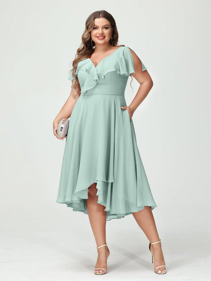 A-Linie/Prinzessin V-Ausschnitt Kurze Ärmel Chiffon Rüschen Hoch-Tief Übergröße Brautjungfernkleider mit Taschen