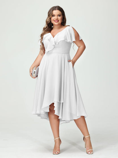 A-Linie/Prinzessin V-Ausschnitt Kurze Ärmel Chiffon Rüschen Hoch-Tief Übergröße Brautjungfernkleider mit Taschen