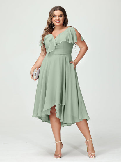 A-Linie/Prinzessin V-Ausschnitt Kurze Ärmel Chiffon Rüschen Hoch-Tief Übergröße Brautjungfernkleider mit Taschen