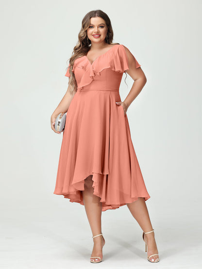 A-Linie/Prinzessin V-Ausschnitt Kurze Ärmel Chiffon Rüschen Hoch-Tief Übergröße Brautjungfernkleider mit Taschen