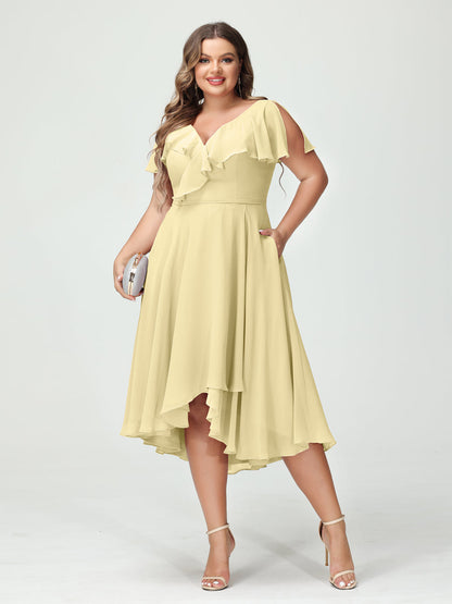 A-Linie/Prinzessin V-Ausschnitt Kurze Ärmel Chiffon Rüschen Hoch-Tief Übergröße Brautjungfernkleider mit Taschen