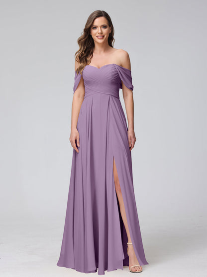 A-Linie Schulterfreies Ärmelloses Gerafftes Langes Chiffon-Brautjungfernkleid mit Seitlichem Schlitz