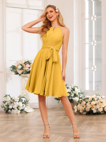 A-Linie/Prinzessin Neckholder Kurze Brautkleider mit Schärpe